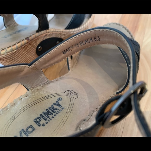 Via Pinky Collection Platform Heels - Picture 5 of 12